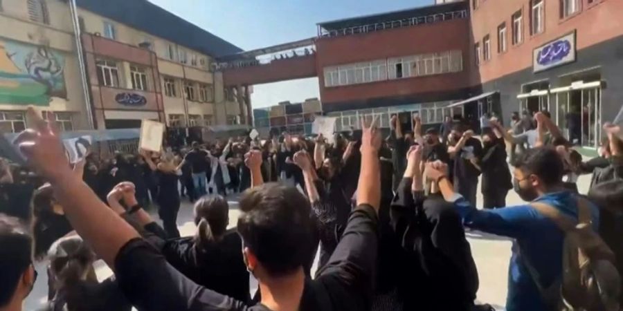 Demonstranten an Teheraner Universität