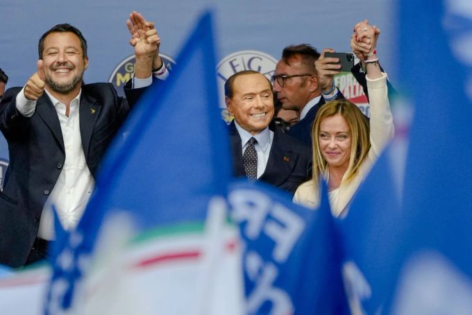 «Ich bin eine Patriotin. Wir sind eine Partei des Südens und der Nation», Giorgia Meloni in Neapel. Meloni