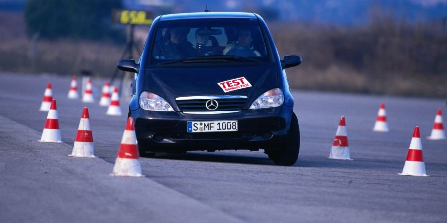 Vor 25 Jahren brachte die Sache mit dem Elch Mercedes gewaltig ins Schlingern.