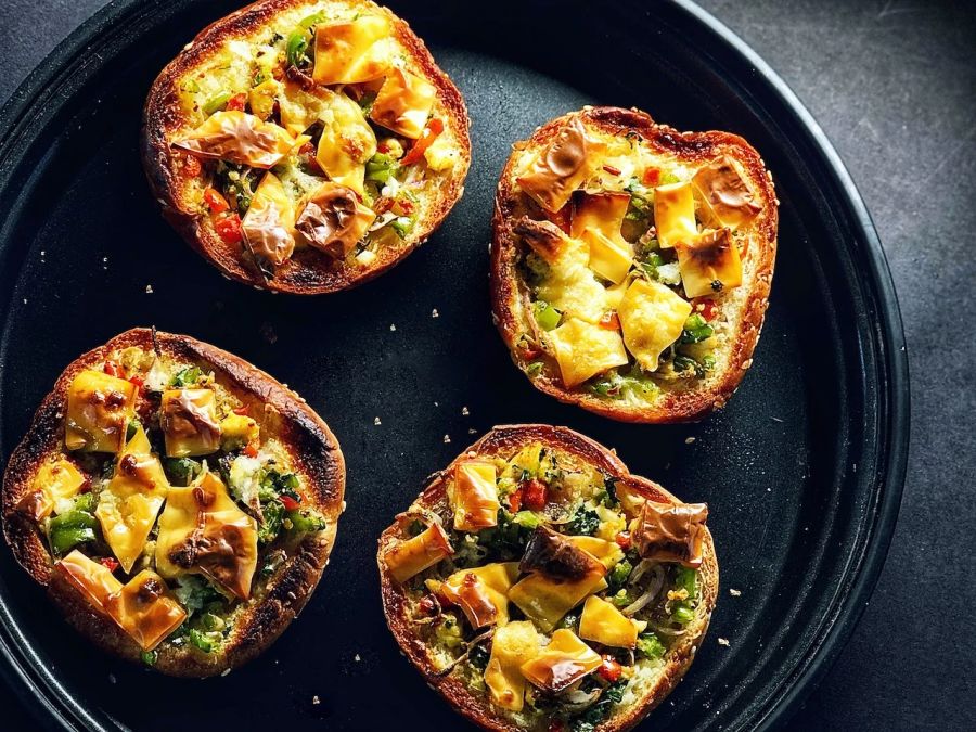 Mini Pizza bunt Käse Velag Brötchen Blech