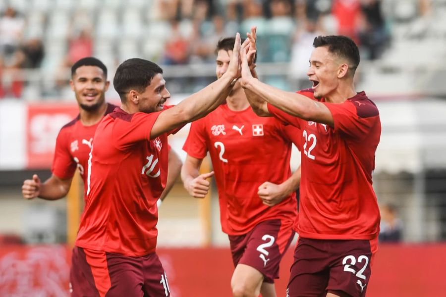 Für die U21-Nati hat er bisher neun Spiele absolviert (2 Tore).