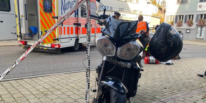 Oberägeri ZG: Kollision zwischen Auto und Motorrad. Oberägeri ZG