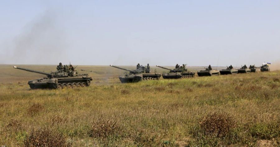 Ein Militär-Experte vergleicht die Taktik von Russland und der Ukraine. Vor allem die verschiedenen Arten der Ausrüstung machen einen grossen Unterschied. Hier im Bild: Ukrainische Panzer.
