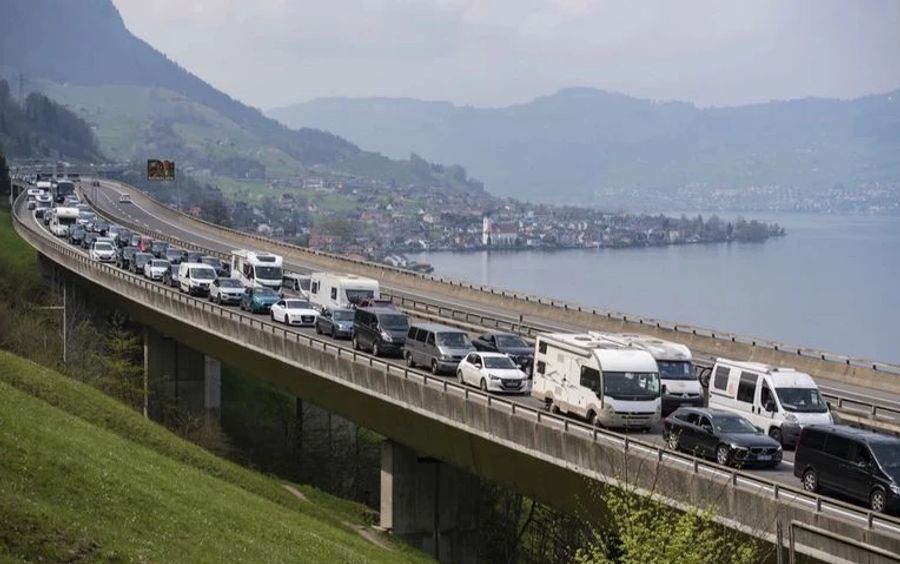 So würde etwa weniger Benzin fürs Pendeln verbraucht.