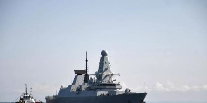 Der britische Zerstörer HMS Defender läuft in einen Hafen ein. Foto: Vasil Gedenidze/British Embassy in Georgia/AP/dpa Der britische Zerstörer HMS Defender läuft in einen Hafen ein. Foto: Vasil Gedenidze/British Embassy in Georgia/AP/dpa