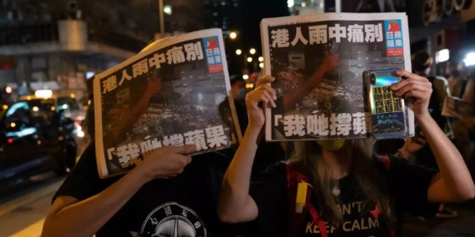 «Apple Daily» war Peking seit Langem ein Dorn im Auge «Apple Daily» war Peking seit Langem ein Dorn im Auge