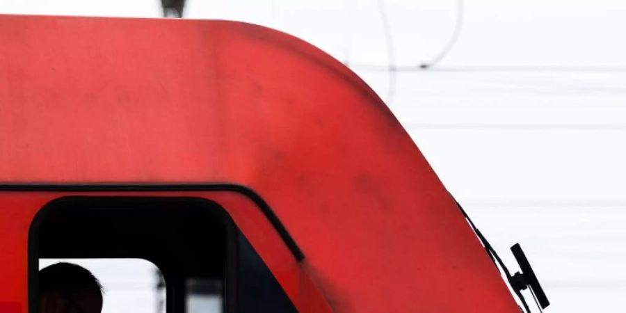 Die Lokführergewerkschaft GDL will Details zu ihren geplanten Streiks bekanntgeben. Foto: Julian Stratenschulte/dpa