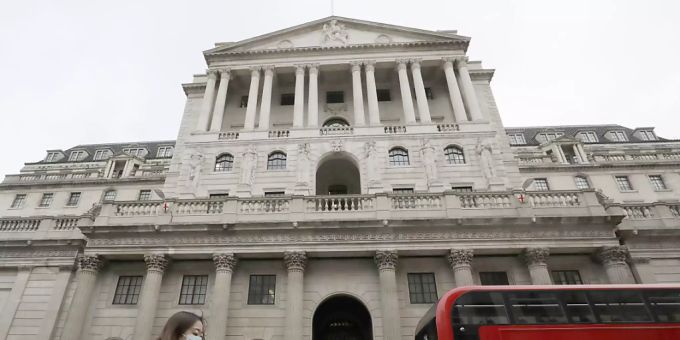 Die britische Notenbank Bank of England (im Bild) lässt sich von der anziehenden Inflation vorerst nicht aus der Ruhe bringen und hält den Leitzins niedrig. (Archivbild) Die britische Notenbank Bank of England (im Bild) lässt sich von der anziehenden Inflation vorerst nicht aus der Ruhe bringen und hält den Leitzins niedrig. (Archivbild)