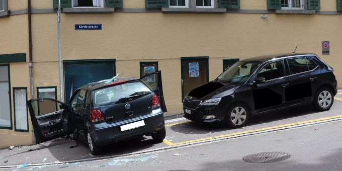 Es entstand Sach- und Gebäudeschaden von mehreren Zehntausend Franken. Kantonspolizei Zürich