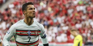 Ronaldo mit EM-Rekord - Titelverteidiger Portugal bodigt Ungarn mit 3:0 Ronaldo mit EM-Rekord - Titelverteidiger Portugal bodigt Ungarn mit 3:0