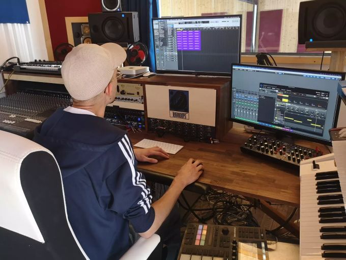 DJ Tera möchte künftig vermehrt mit Sängerinnen und Sängern zusammenarbeiten. DJ Tera