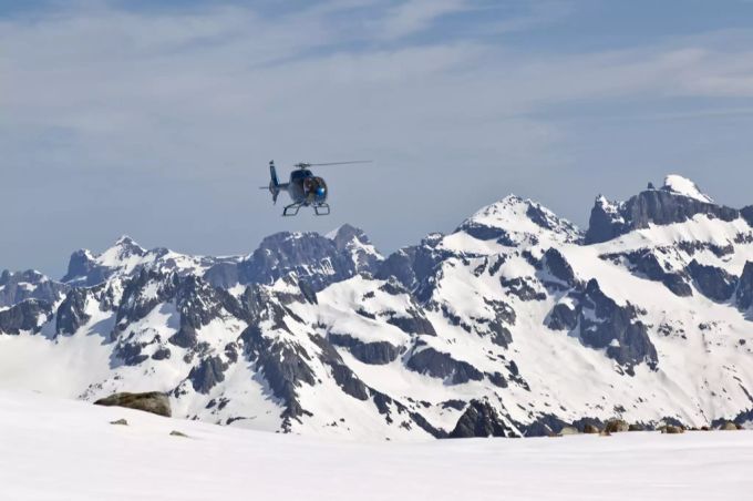 Heliskiing gilt als sehr gefährlich. (Symbolbild) heliskiing