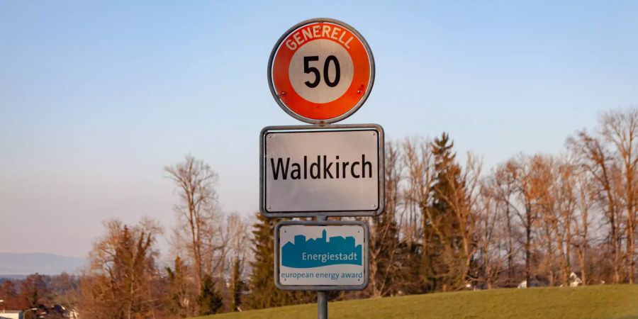 Ortsschild von Waldkirch.