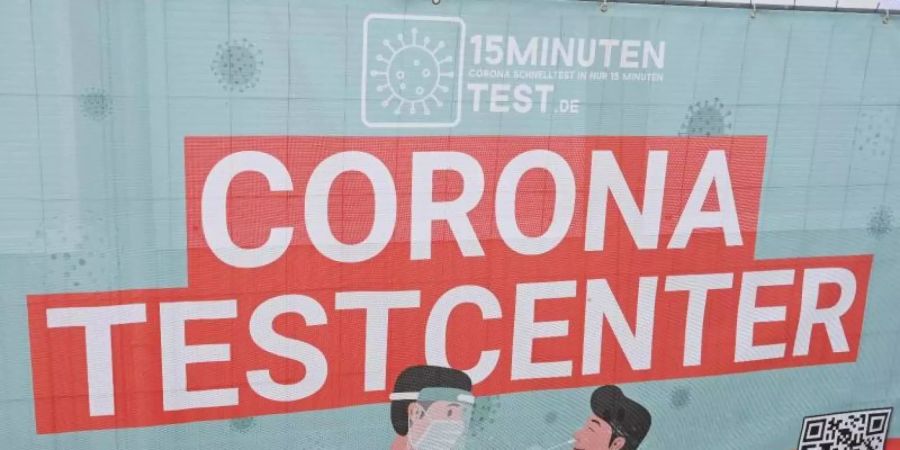 Rund um die Osterfeiertage werden laut RKI vielerorts weniger Tests gemacht und gemeldet - die Zahlen des Osterwochenendes haben deshalb nur eine eingeschränkte Aussagekraft. Foto: Stefan Sauer/dpa-Zentralbild/dpa