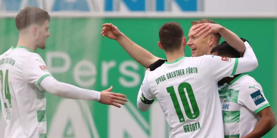 Erst kurz vor Ende konnte sich Fürth doch noch einen Punkt im Derby gegen Nürnberg sichern. Foto: Daniel Karmann/dpa