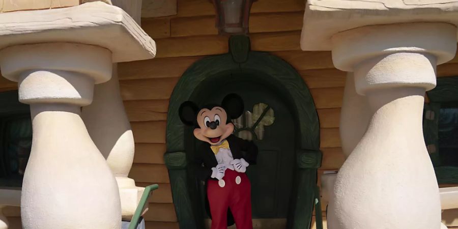 13 Monate lang war Disneyland im kalifornischen Anaheim wegen der Corona-Pandemie stillgelegt, nun hat der beliebte Freizeitpark wieder auf. Foto: Jae C. Hong/AP/dpa