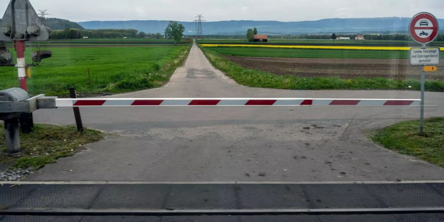 Bahnübergang bei Galmiz in der Gemeinde Murten.