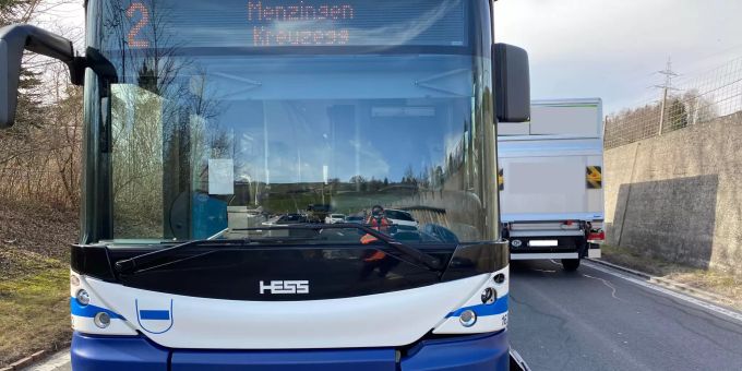 An den Fahrzeugen ist Sachschaden von mehreren Tausend Franken entstanden. Kollision