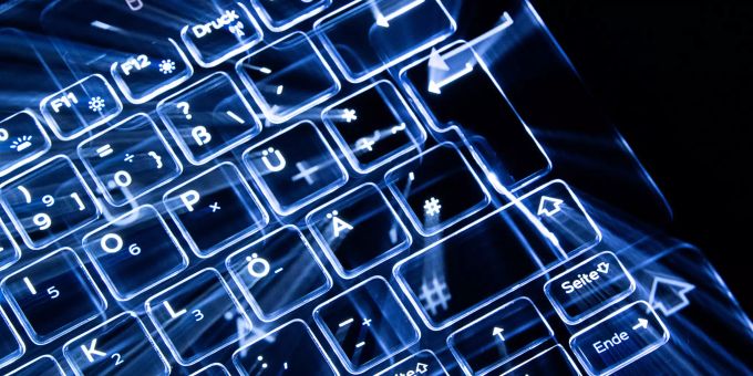 ARCHIV - 11.01.2019, Baden-Württemberg, Stuttgart: ILLUSTRATION - Tasten einer beleuchteten Tastatur. (Aufnahme mit Zoomeffekt). Bundestag verabschiedet verschärftes IT-Sicherheitsgesetz