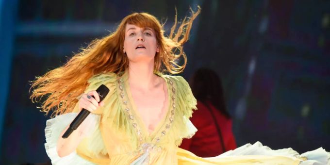 Die britische Sängerin Florence Welch von der Band Florence and the Machine tritt beim British Summer Time Festival im Hyde Park auf. Rund 100 Jahre nach seiner Veröffentlichung wird der weltweit erfolgreiche Roman «Der grosse Gatsby» zum Broadway-Musical. Gatsby