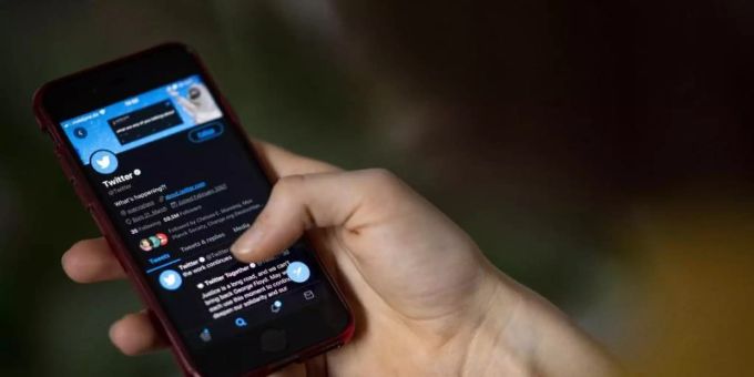 Berlin - Mobilfunkanbieter führen Umwelt-Rating für Smartphones ein