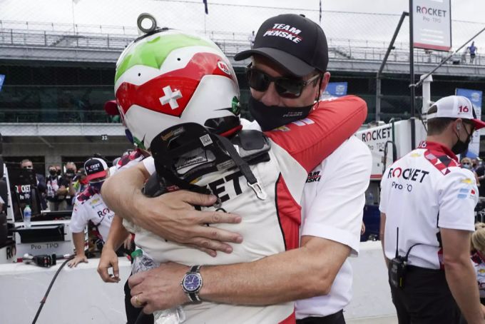 Am Ende können sich die Schweizerin und ihr Team über die überstandene Qualifikation beim Indianapolis 500 freuen. Simona de Silvestro