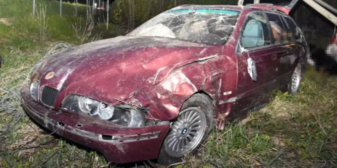 Das verunfallte Auto erlitt einen Totalschaden. Unfall