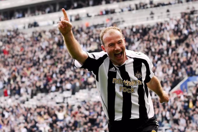 Alan Shearer spielt über zehn Jahre für Newcastle United. Alan Shearer
