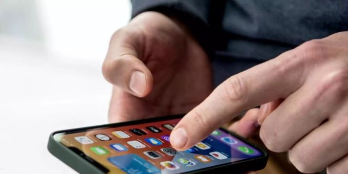 Apple führt strengere Datenschutz-Regeln auf dem iPhone ein. Foto: Zacharie Scheurer/dpa Apple iOS 14.5
