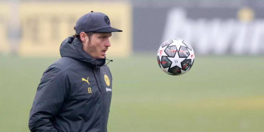 Warnt vor dem Rückspiel gegen Sevilla vor zu grosser Sorglosigkeit: BVB-Coach Edin Terzic. Foto: Bernd Thissen/dpa