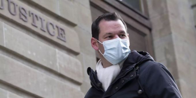 Pierre Maudet auf dem Weg in Polizeigericht. Der Genfer Ex-Staatsrat wurde wegen Vorteilsannahme schuldig gesprochen und zu einer bedingten Geldstrafe von 300 Tagessätzen zu 400 Franken verurteilt. Nicht nur der Politiker sondern auch die Staatsanwalt geht gegen das Urteil in Berufung. (Archivbild) Pierre Maudet auf dem Weg in Polizeigericht. Der Genfer Ex-Staatsrat wurde wegen Vorteilsannahme schuldig gesprochen und zu einer bedingten Geldstrafe von 300 Tagessätzen zu 400 Franken verurteilt. Nicht nur der Politiker sondern auch die Staatsanwalt geht gegen das Urteil in Berufung. (Archivbild)