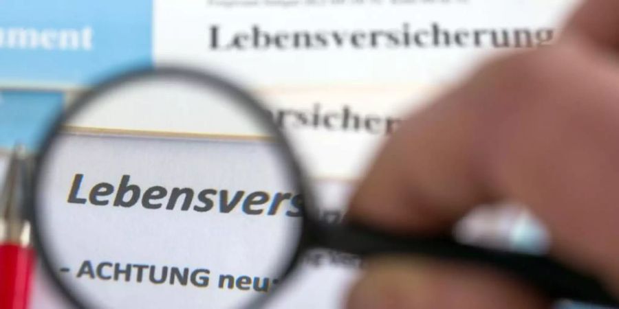 Die Verständlichkeit von Infos zu Lebensversicherungen sind laut einer Studie oftmals unverständlich. Foto: Jens Büttner/dpa-Zentralbild/dpa