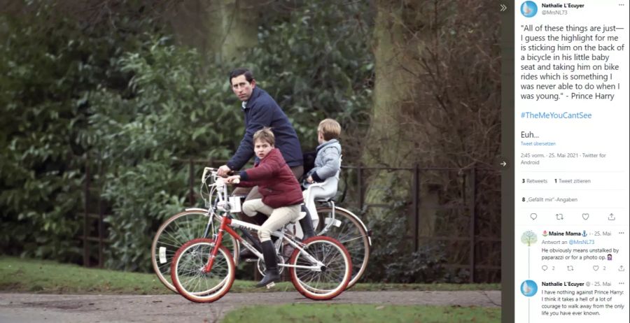 Klein Harry sitzt sogar bei Papa Charles hinten auf dem Velo.