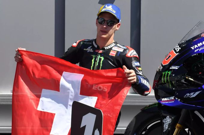 Fabio Quartararo mit der Schweizer Fahne. Motorcycling Grand Prix of Italy
