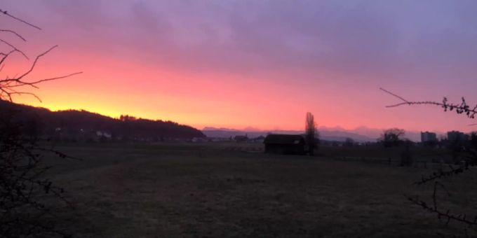 Roter Morgenhimmel - Nächste Ladung Saharastaub liegt über der Schweiz