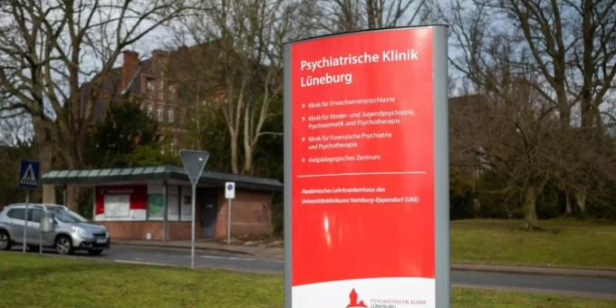 Nach dem gewaltsamen Tod eines Patienten in einer psychiatrischen Klinik in Lüneburg gibt es ein weiteres Todesopfer. Foto: Philipp Schulze/dpa Nach dem gewaltsamen Tod eines Patienten in einer psychiatrischen Klinik in Lüneburg gibt es ein weiteres Todesopfer. Foto: Philipp Schulze/dpa