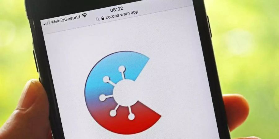 Neue Erkenntnisse: Die Corona-Warn-App des Bundes wird mit neuen Funktionen zur Pandemiebekämpfung ausgebaut. Foto: Oliver Berg/dpa