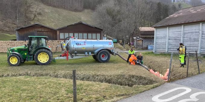 Es standen rund 40 Personen im Einsatz. Kantonspolizei Glarus