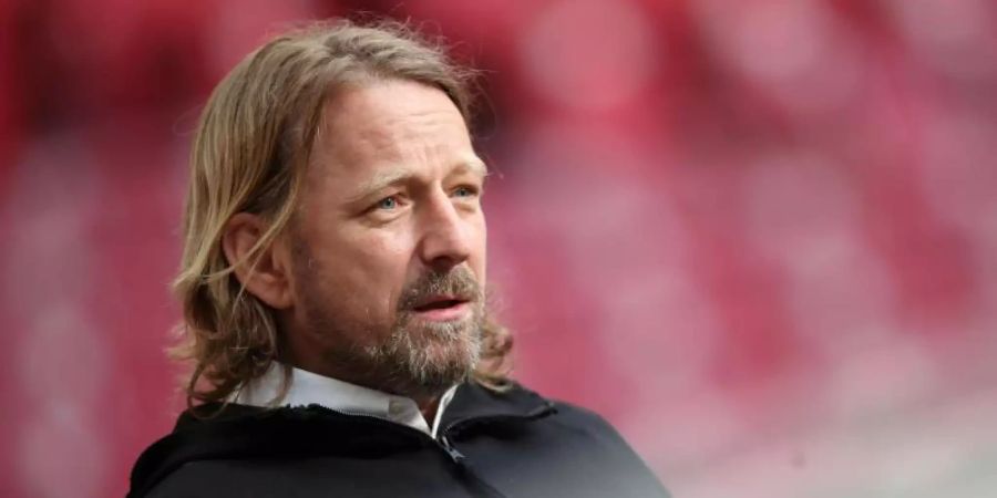 Würde mit dem VfB Stuttgart eine mögliche Teilnahme an der neuen Europa Conference League voller Ehrgeiz angehen: Sven Mislintat. Foto: Tom Weller/dpa