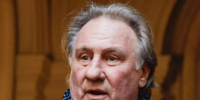 Mit «Ailleurs» (dt. Anderswo) hat der französische Schauspieler Gerard Depardieu sein viertes Buch seit 2014 geschrieben. Foto: Thierry Roge/BELGA/dpa Mit «Ailleurs» (dt. Anderswo) hat der französische Schauspieler Gerard Depardieu sein viertes Buch seit 2014 geschrieben. Foto: Thierry Roge/BELGA/dpa