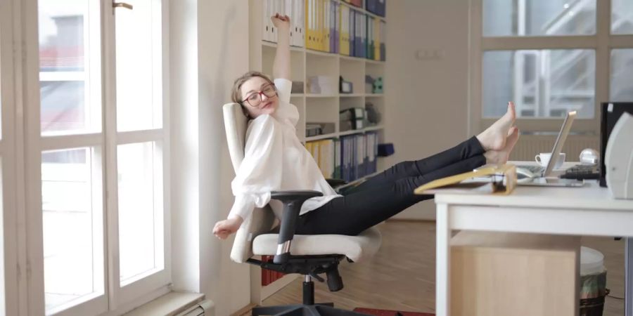 Frau im Büro