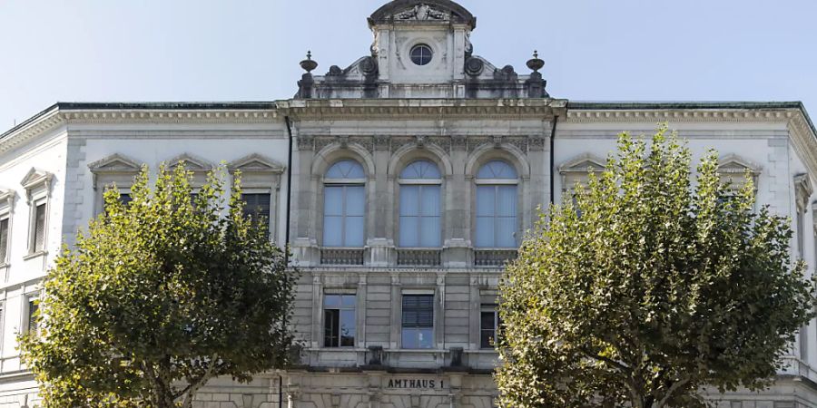 Vor dem Richteramt Bucheggberg-Wasseramt in Solothurn muss sich eine 58-jährige Frau wegen vorsätzlicher Tötung verantworten. Sie soll Ende 2018 in Derendingen SO ihren Lebenspartner erstochen haben. (Archivbild)