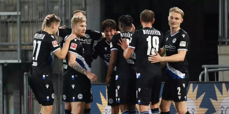 Bielefeld verlässt durch den Sieg gegen Freiburg vorerst die Abstiegsränge. Foto: Friso Gentsch/dpa