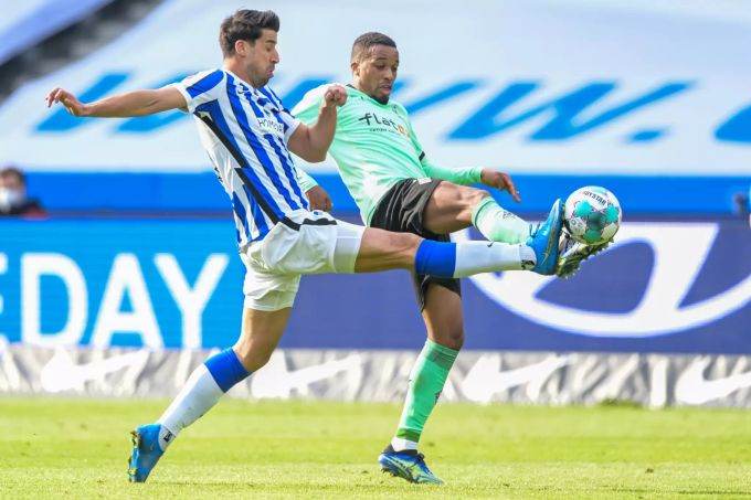 Trotz Corona Fallen Schalke Spielt Gegen Hertha