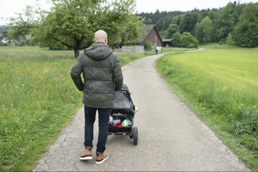 Viele Gen-Z-Männer wünschen sich offenbar, dass sie als Vater nicht zu den Kindern schauen müssen.