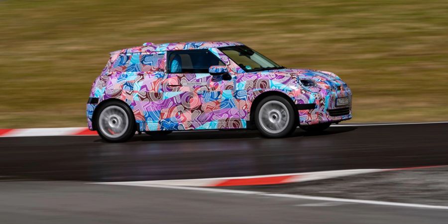 Auch mit Tarnfolie ist der neue Mini Cooper auf Anhieb als Mini zu erkennen. Denn Format und Form sind gleich geblieben.