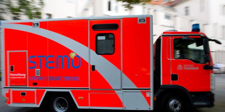 Das Berliner Stroke-Einsatz-Mobil (STEMO): Mithilfe spezieller Rettungsmobile können Schlaganfall-Patienten früher umfassend versorgt werden.