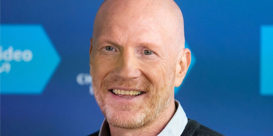 Matthias Sammer verteidigt den in der Kritik stehenden Bayern-Boss Oliver Kahn.