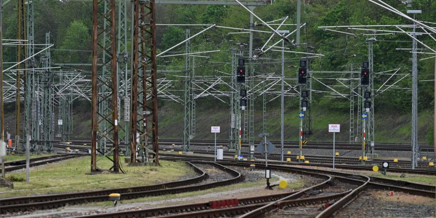 Von Sonntagabend bis Dienstagabend heisst es wieder: Warnstreik im Bahnverkehr. Eine Altersgruppe trifft es laut Umfrage besonders hart.