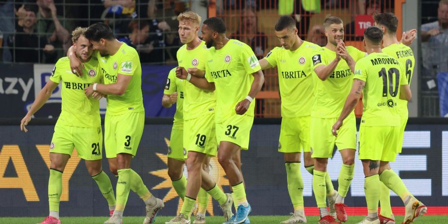 SV Wehen Wiesbaden feiert nach zwei überzeugenden Auftritten den Aufstieg in die 2. Bundesliga.